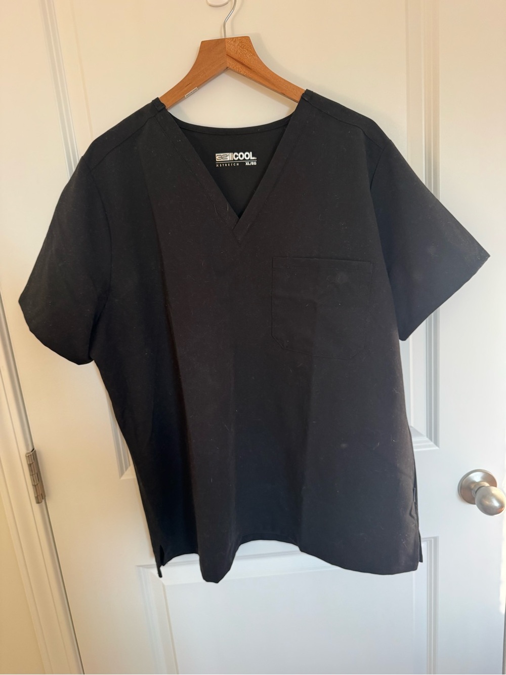 32 degrees Cool Comfort Black V-Neck scrub set- Shirt and jogger pants
